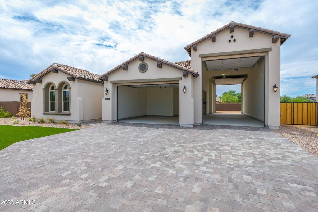 7331 W LISBON Lane, Peoria, AZ 85381 — photo 2