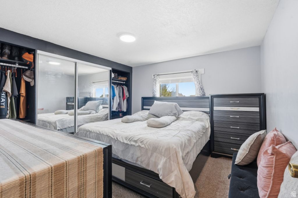 Image 11 of property listing at 2500 N FORT LN #220, Layton, UT 84041