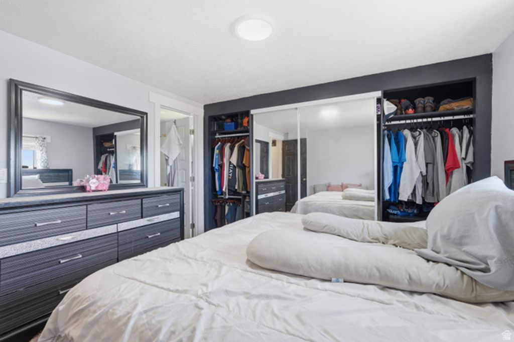 Image 12 of property listing at 2500 N FORT LN #220, Layton, UT 84041
