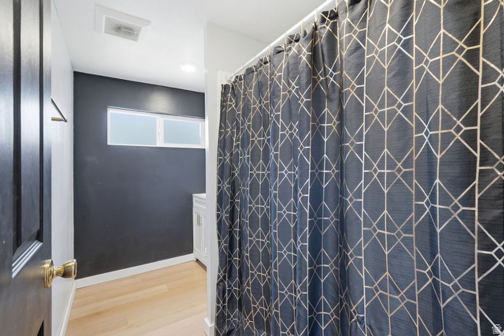 Image 14 of property listing at 2500 N FORT LN #220, Layton, UT 84041