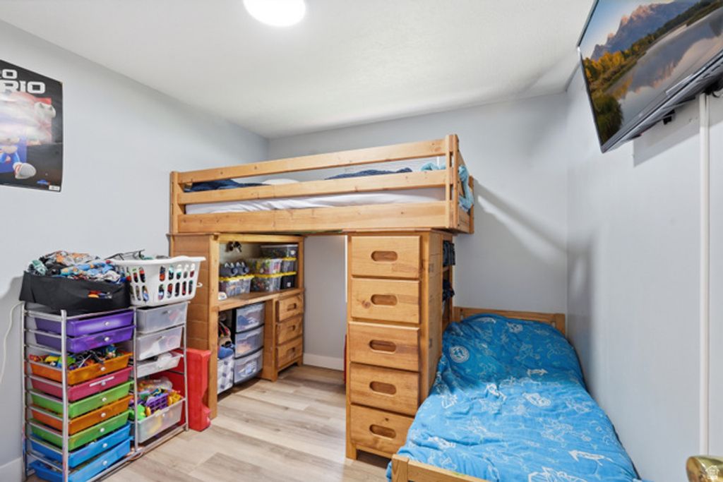 Image 17 of property listing at 2500 N FORT LN #220, Layton, UT 84041