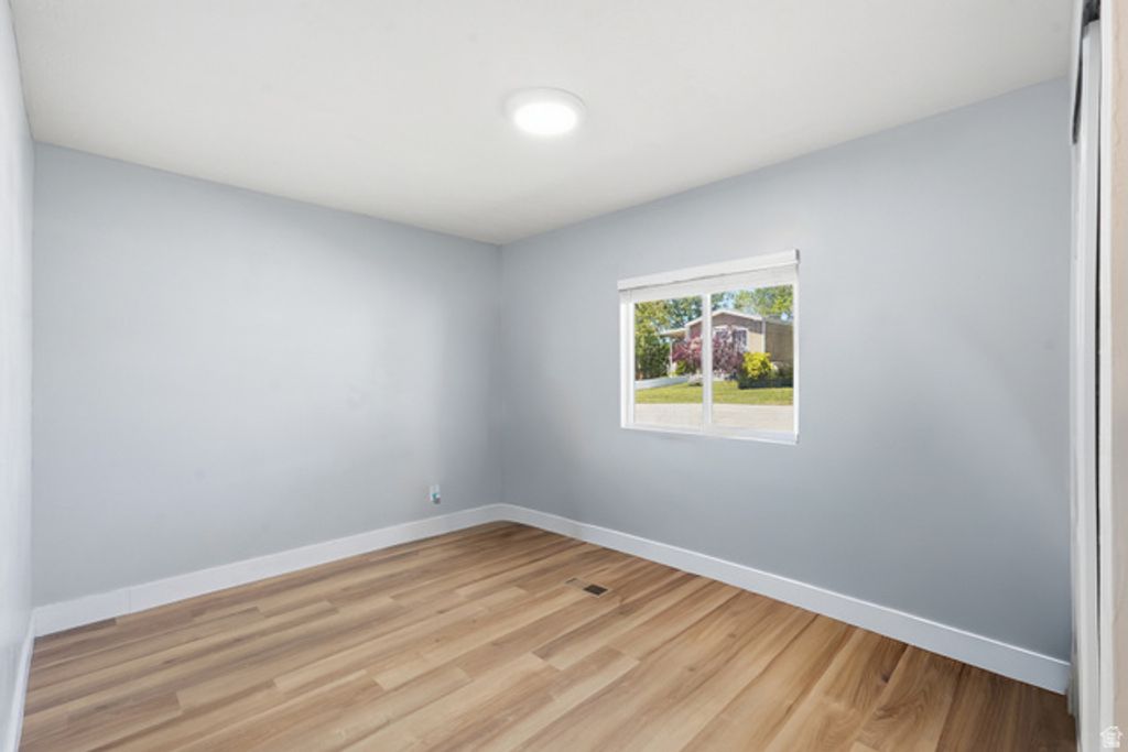 Image 18 of property listing at 2500 N FORT LN #220, Layton, UT 84041