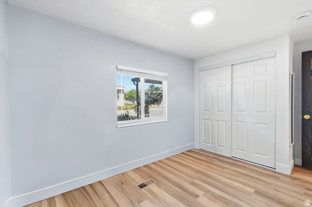Image 19 of property listing at 2500 N FORT LN #220, Layton, UT 84041