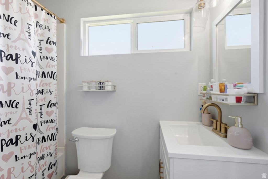 Image 20 of property listing at 2500 N FORT LN #220, Layton, UT 84041