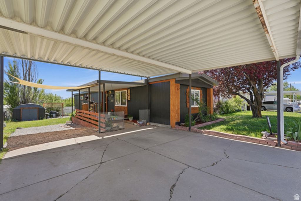 Image 3 of property listing at 2500 N FORT LN #220, Layton, UT 84041