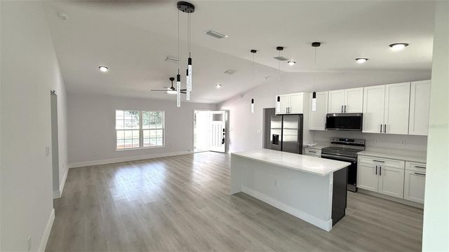 102 MALAUKA TRAIL, Ocklawaha, FL 32179