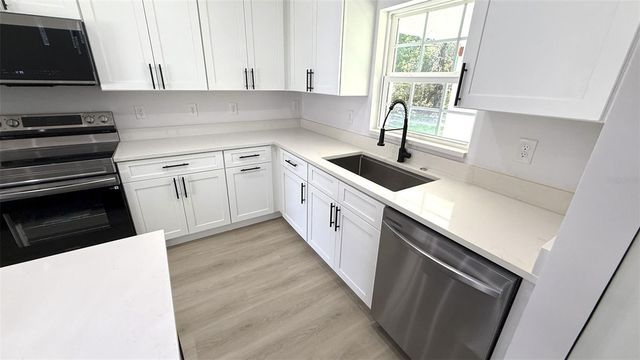 102 MALAUKA TRAIL, Ocklawaha, FL 32179