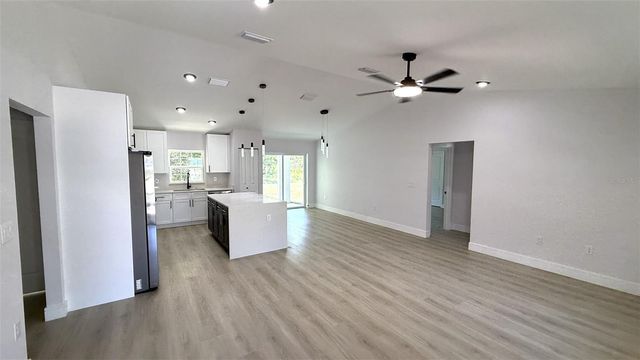 102 MALAUKA TRAIL, Ocklawaha, FL 32179