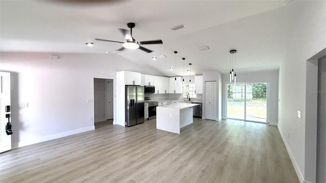 102 MALAUKA TRAIL, Ocklawaha, FL 32179