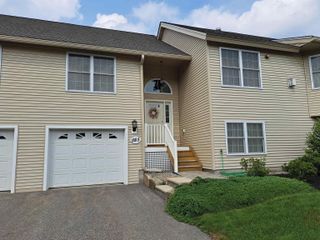 118 Hall Rd Apt 3, Fremont, NH 03044