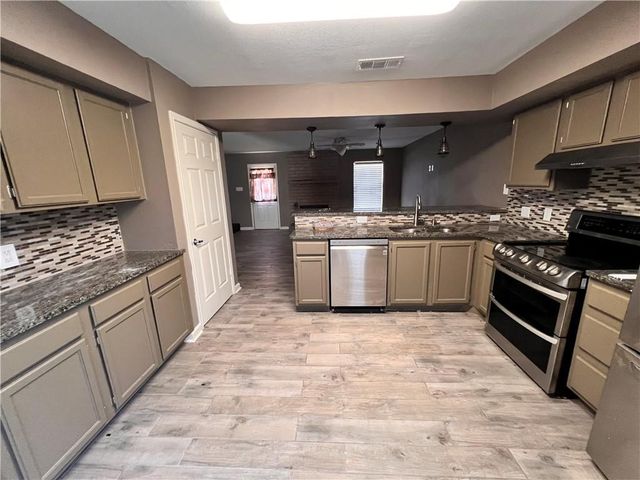 7252 The Mansions Dr, Corpus Christi, TX 78414