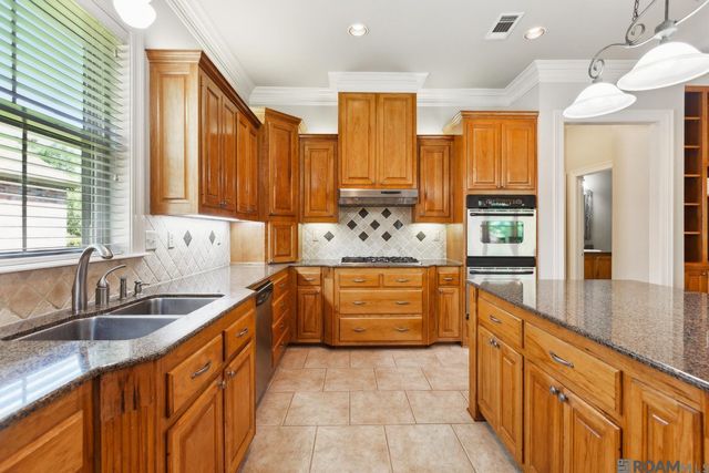 12119 Lake Estates Ave, Baton Rouge, LA 70810