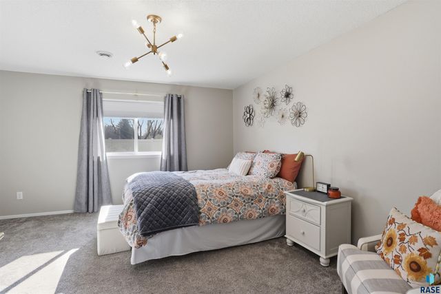 4400 S Key Ave Avenue, Sioux Falls, SD 57106