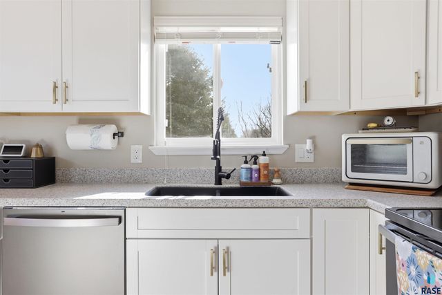 4400 S Key Ave Avenue, Sioux Falls, SD 57106