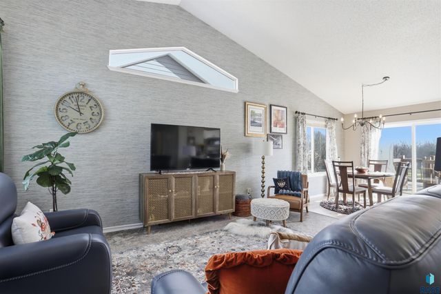 4400 S Key Ave Avenue, Sioux Falls, SD 57106