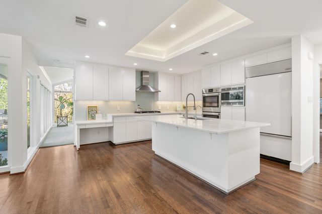 7702 Woodway Drive, Houston, TX 77063