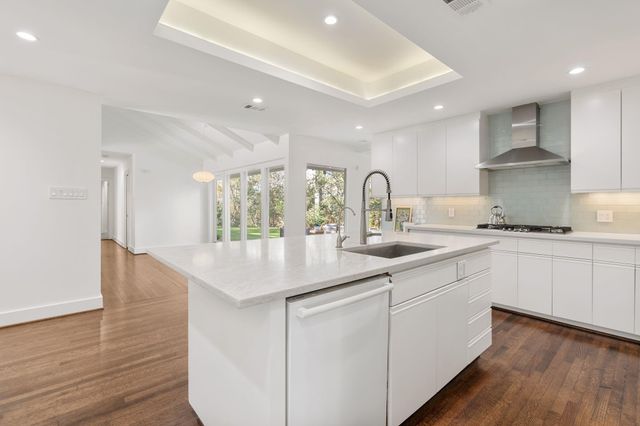 7702 Woodway Drive, Houston, TX 77063