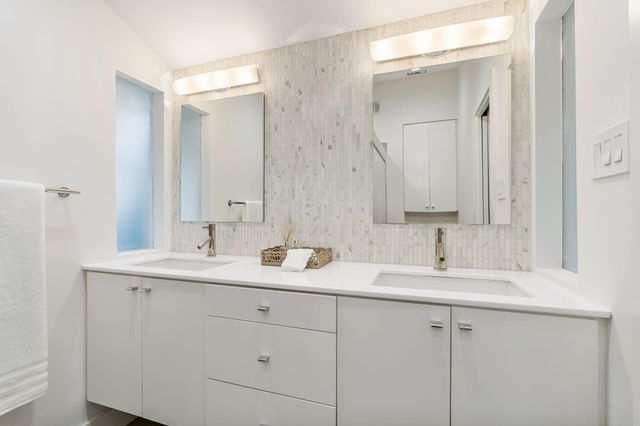 7702 Woodway Drive, Houston, TX 77063