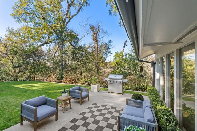 7702 Woodway Drive, Houston, TX 77063