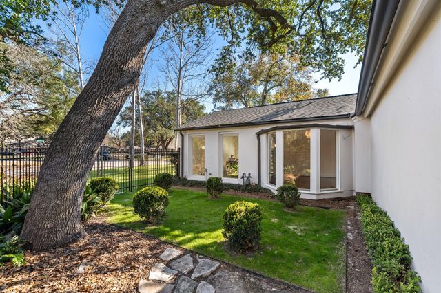 7702 Woodway Drive, Houston, TX 77063