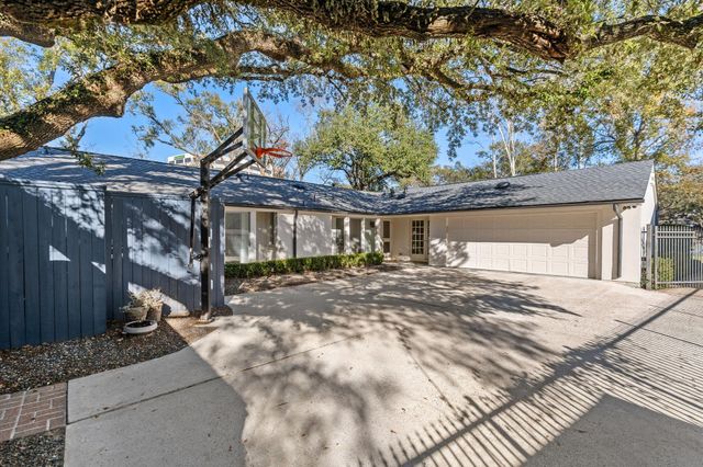 7702 Woodway Drive, Houston, TX 77063