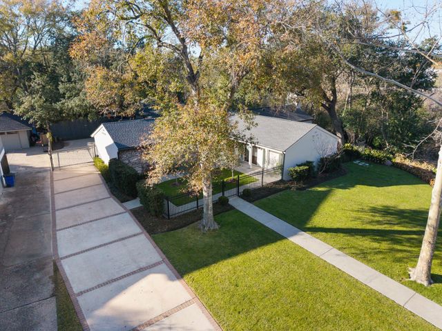 7702 Woodway Drive, Houston, TX 77063