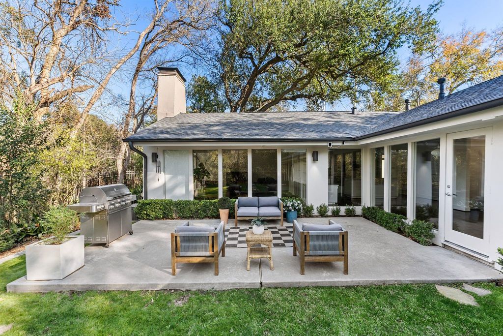 7702 Woodway Drive, Houston, TX 77063