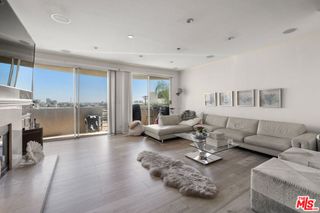 11535 Rochester Avenue 301, Los Angeles, CA 90025