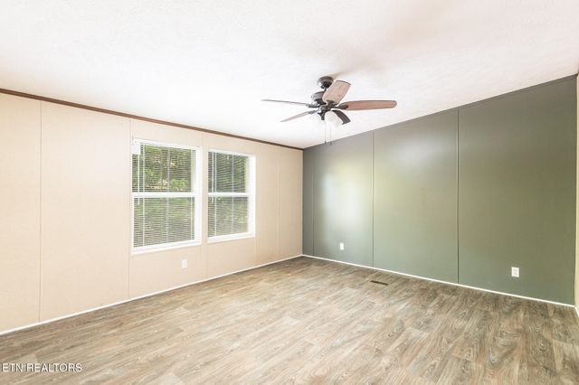 297 Wells Rd, Powell, TN 37849