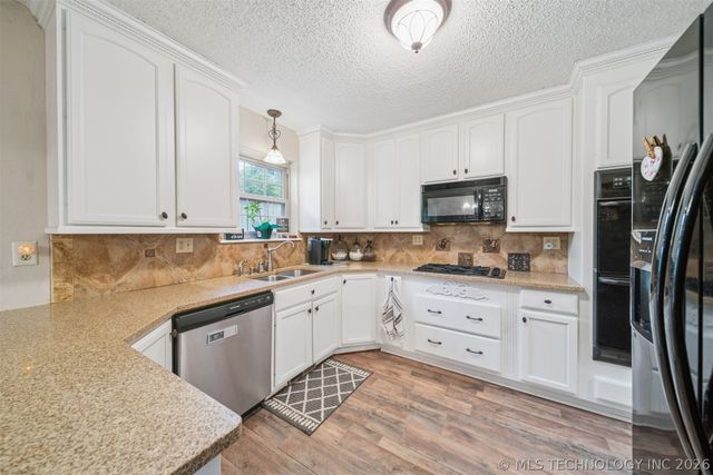 1210 E 10th Street, Sand Springs, OK 74063