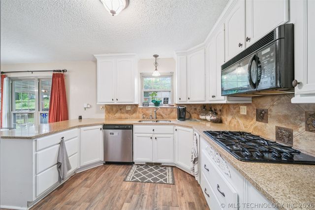 1210 E 10th Street, Sand Springs, OK 74063