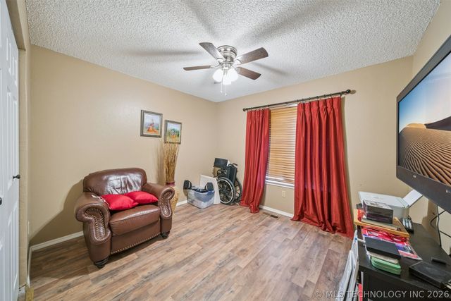 1210 E 10th Street, Sand Springs, OK 74063