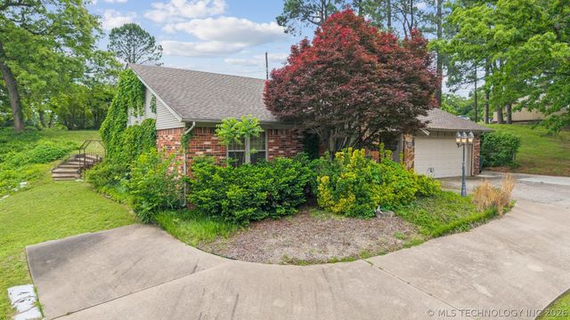 1210 E 10th Street, Sand Springs, OK 74063