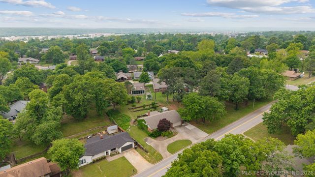 1210 E 10th Street, Sand Springs, OK 74063