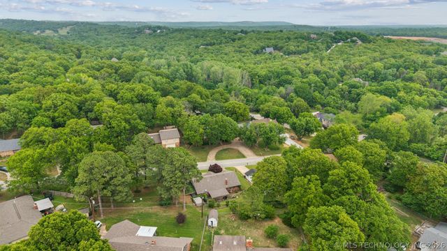 1210 E 10th Street, Sand Springs, OK 74063