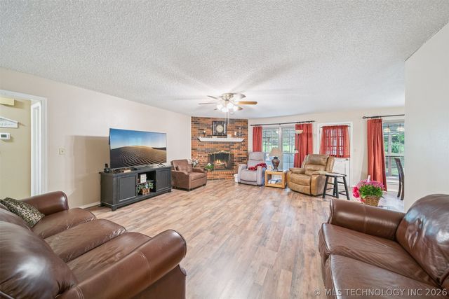 1210 E 10th Street, Sand Springs, OK 74063