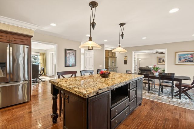 11804 Waterford Road, Eden Prairie, MN 55347