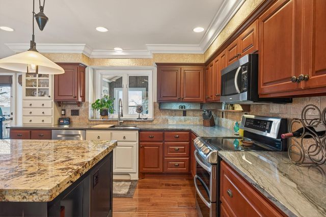 11804 Waterford Road, Eden Prairie, MN 55347