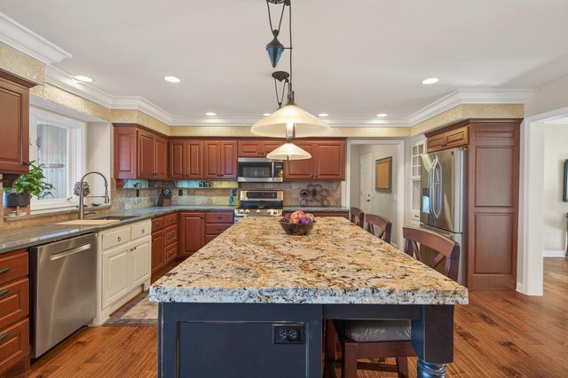 11804 Waterford Road, Eden Prairie, MN 55347