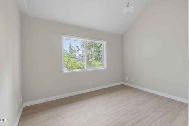 1690 NE Beacon Drive, Grants Pass, OR 97526
