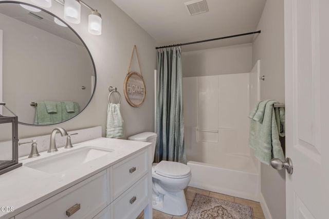1690 NE Beacon Drive, Grants Pass, OR 97526