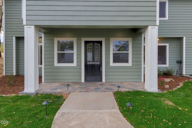 1690 NE Beacon Drive, Grants Pass, OR 97526