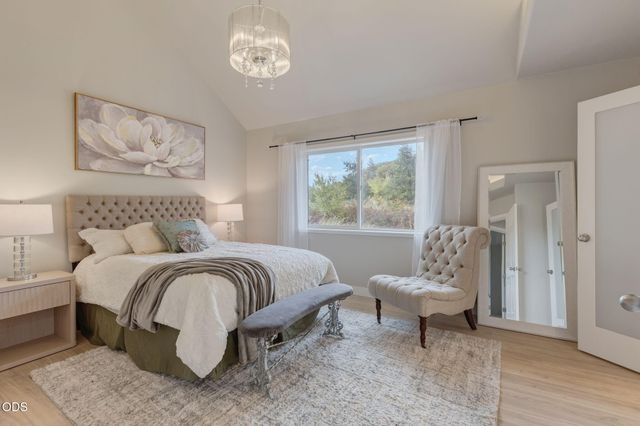1690 NE Beacon Drive, Grants Pass, OR 97526