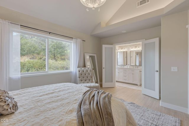 1690 NE Beacon Drive, Grants Pass, OR 97526