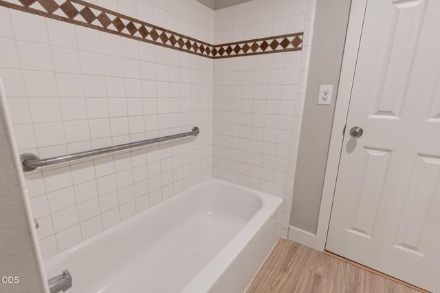 1690 NE Beacon Drive, Grants Pass, OR 97526