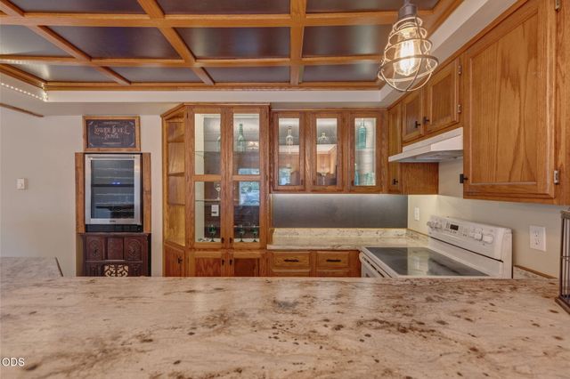 1690 NE Beacon Drive, Grants Pass, OR 97526