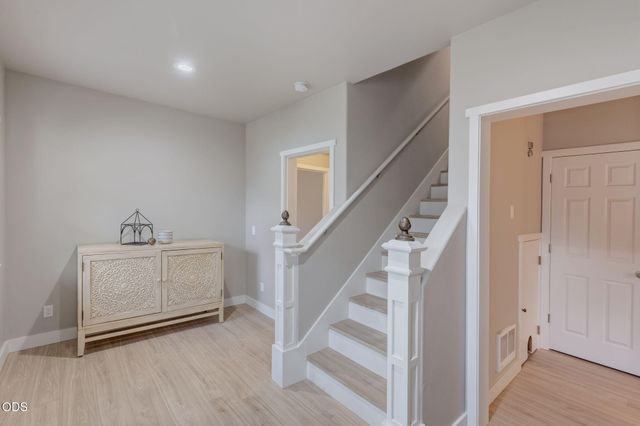 1690 NE Beacon Drive, Grants Pass, OR 97526