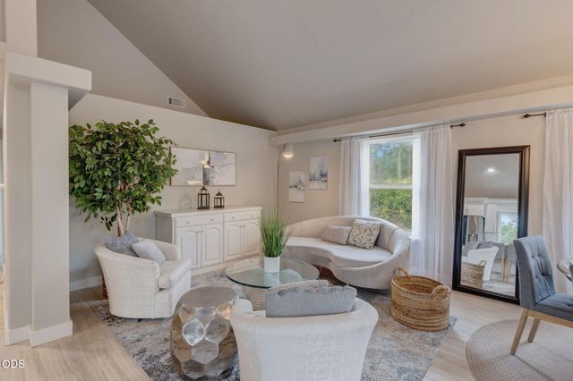 1690 NE Beacon Drive, Grants Pass, OR 97526