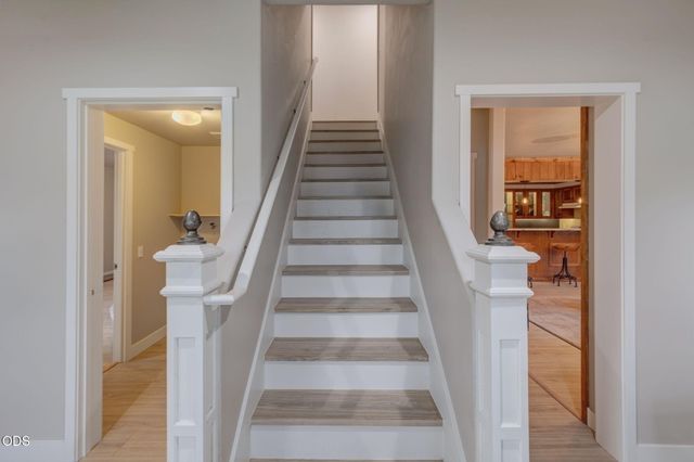 1690 NE Beacon Drive, Grants Pass, OR 97526