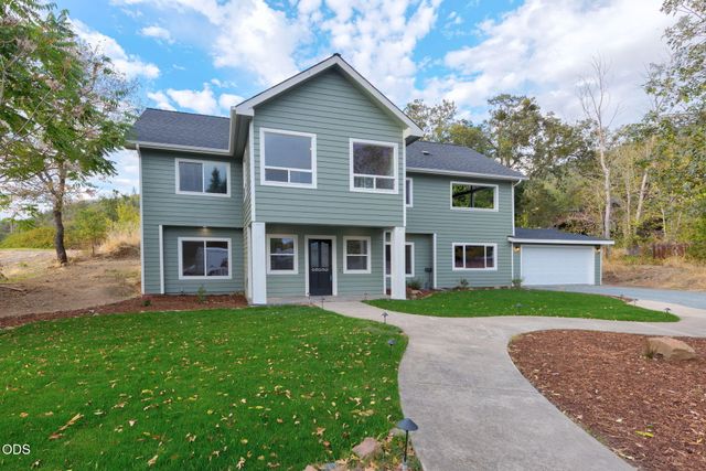1690 NE Beacon Drive, Grants Pass, OR 97526